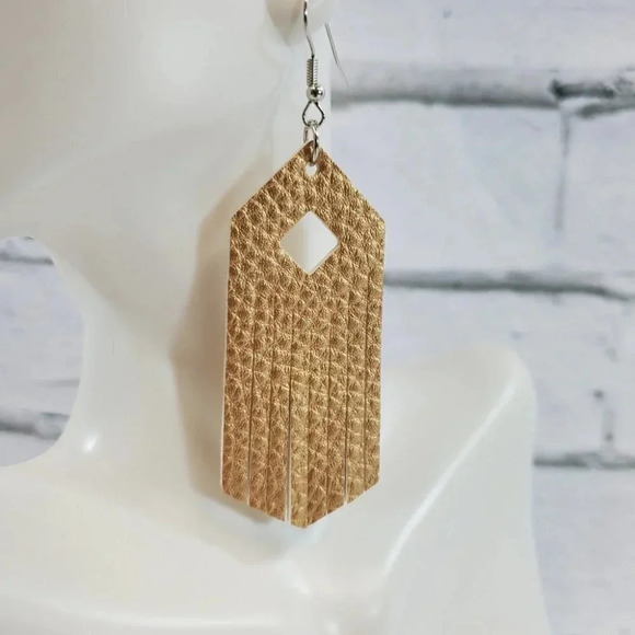 Gold Tassel Faux Leather Dangle Chic Lightweight Earrings  1br5 - Picture 2 of 3